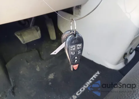 2015 Chrysler Town & Country Touring из США, поврежденный, VIN 2C4RC1BG4FR619309